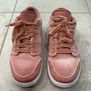 Air Jordan 1 Low SE Pink Velvet